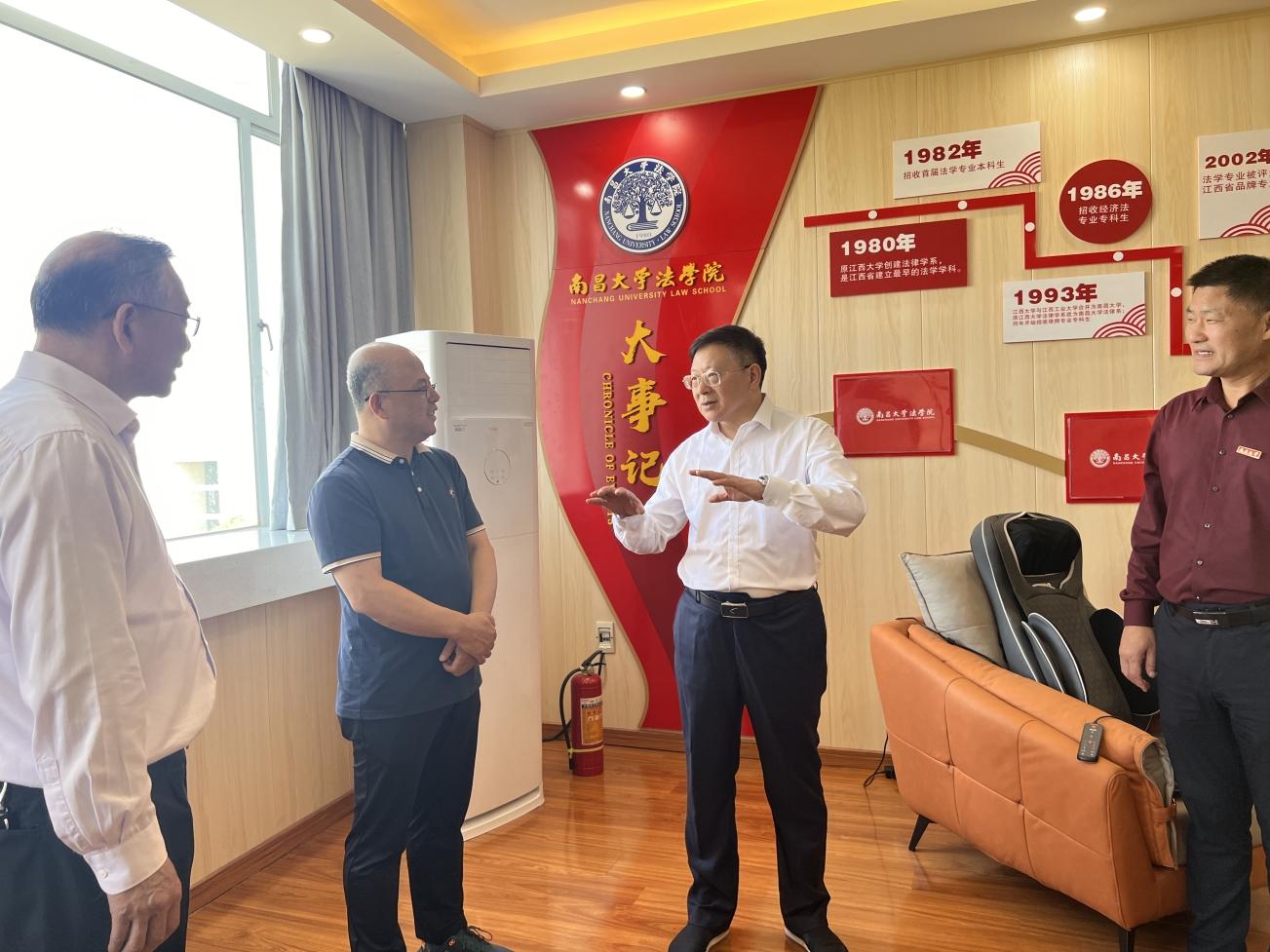 省教育工会检查组来校检查工会工作