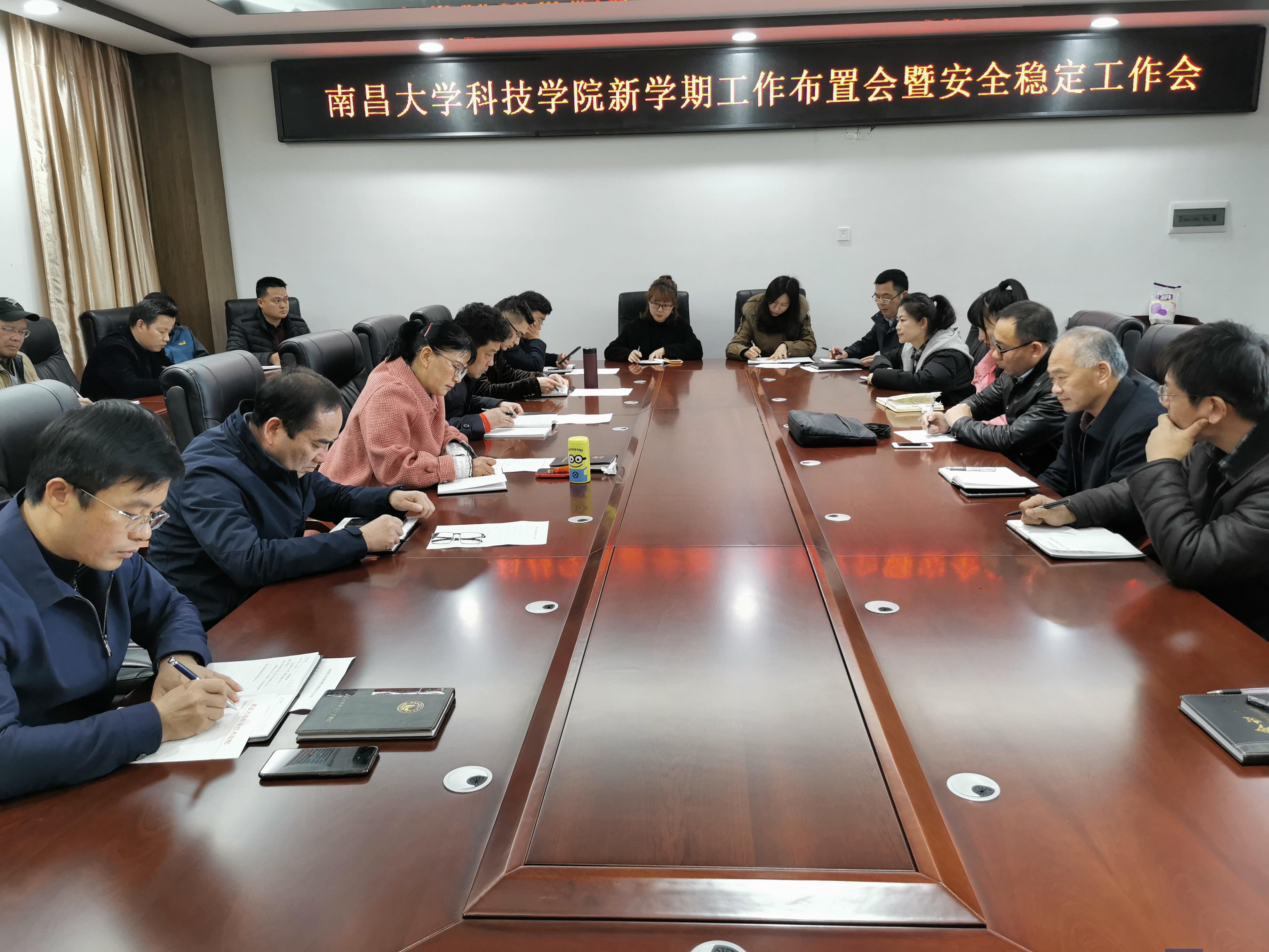 b4e66b0712214d988635b9cf6d15873c.jpg b4e66b0712214d988635b9cf6d15873c.jpg